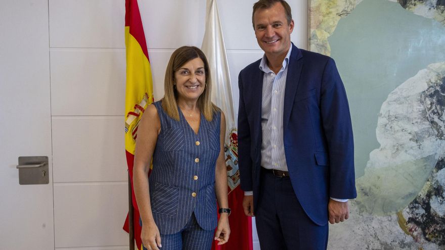 La presidenta de Cantabria, María José Sáenz de Buruaga, se reúne con el CEO de MasOrange, Meinrad Spencer