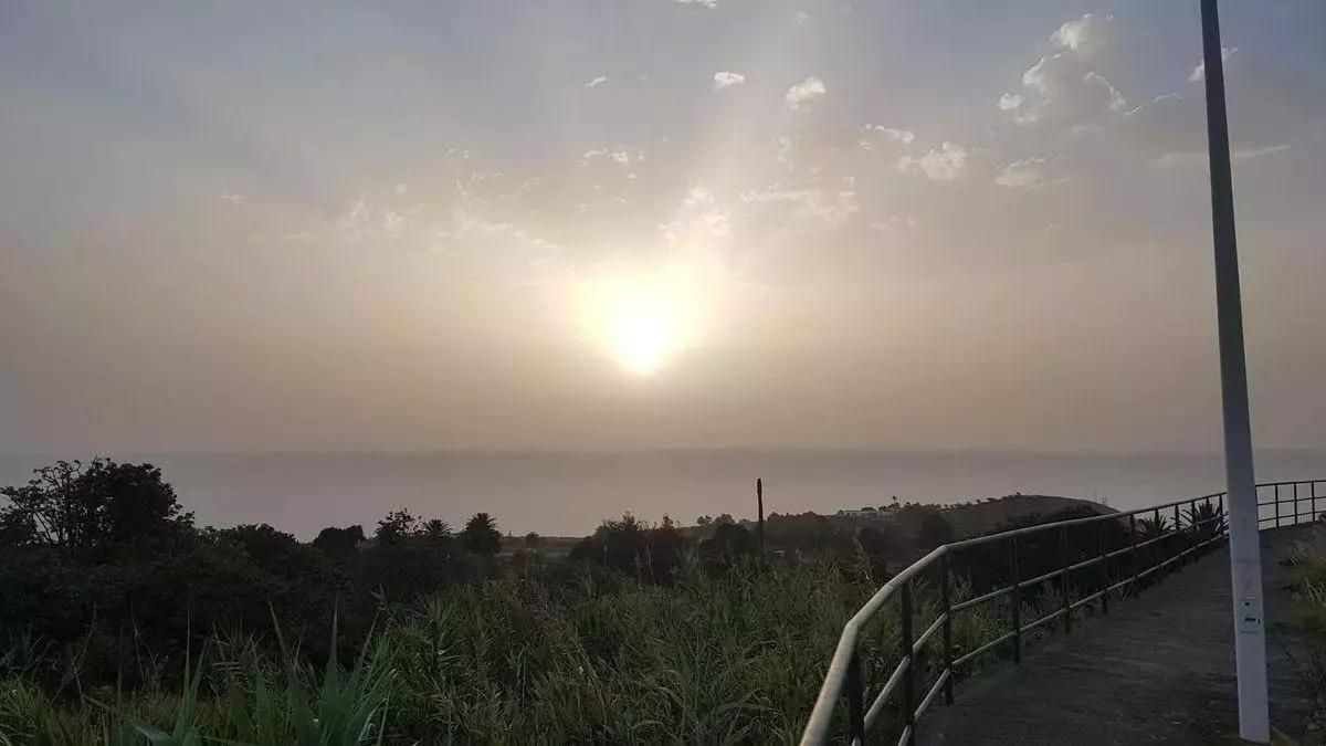Poco nuboso y calima este lunes en La Palma