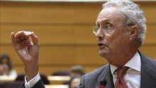 El ministerio de Defensa gasta casi cinco millones de euros en gabardinas para el Ejército de Tierra