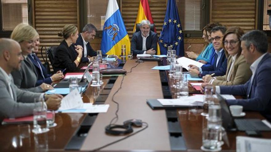 Clavijo dice ahora que “habrá que ver” si puede cumplir esta legislatura su promesa de reducir el IGIC