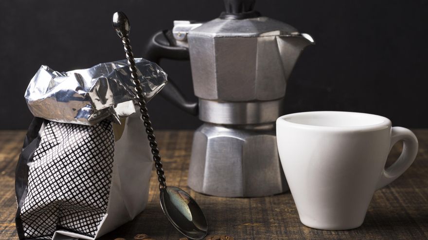 El truco para eliminar la cal y el óxido de tu cafetera italiana y hacer un mejor café