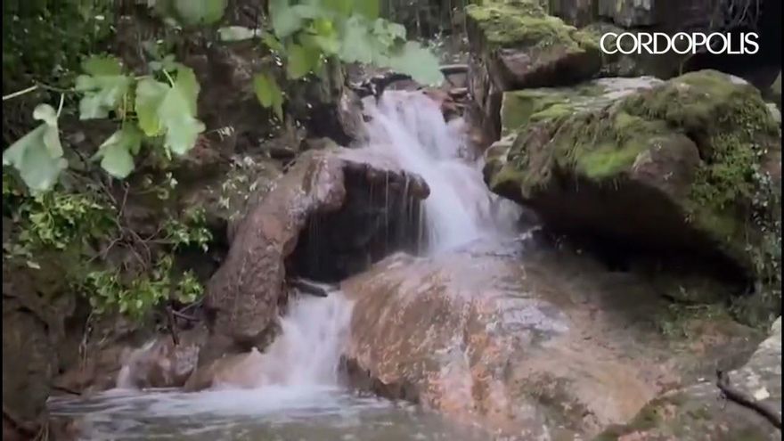 Así bajaba el agua por los Baños de Popea tras las lluvias de la borrasca Claudia