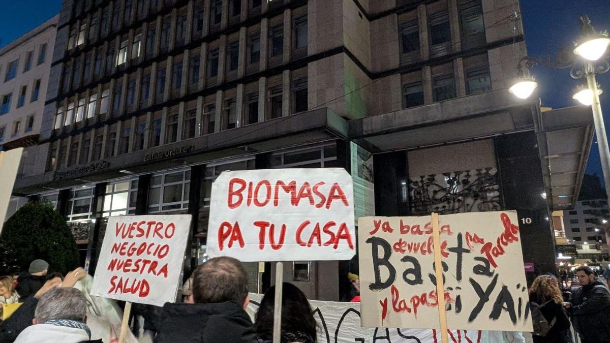 Protesta ante la sede de Ordoño II del Ayuntamiento de León