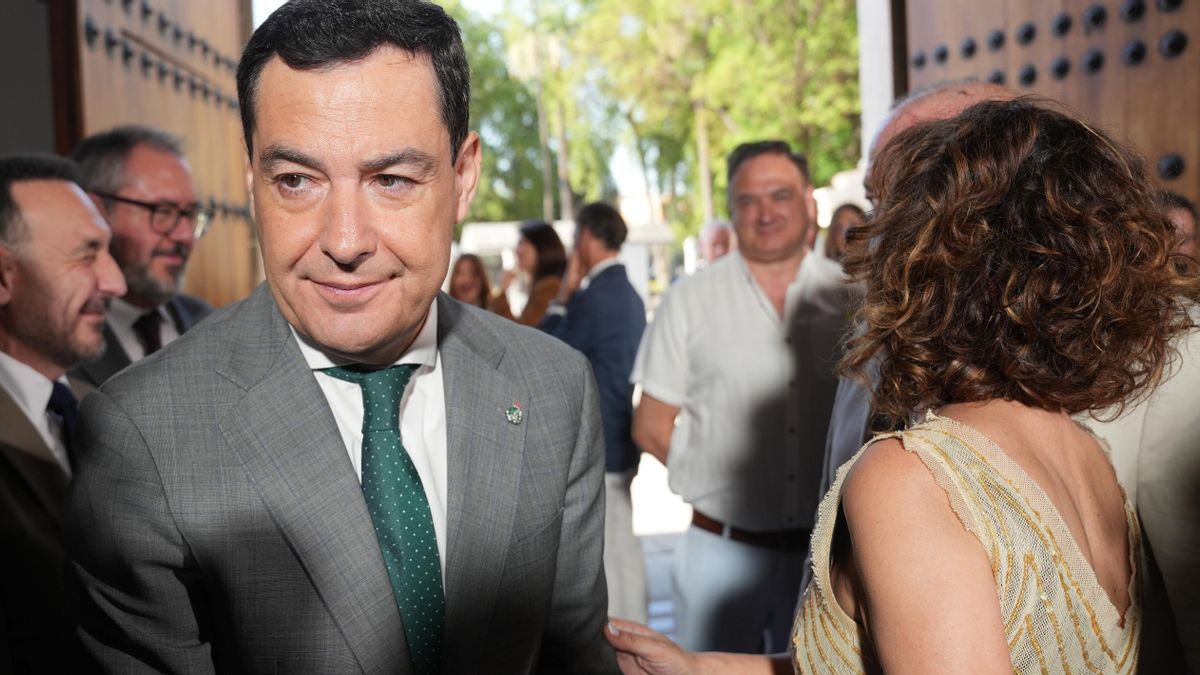 Moreno rinde el primer homenaje a Blas Infante tras pactar con Vox la derogación de la Ley andaluza de Memoria