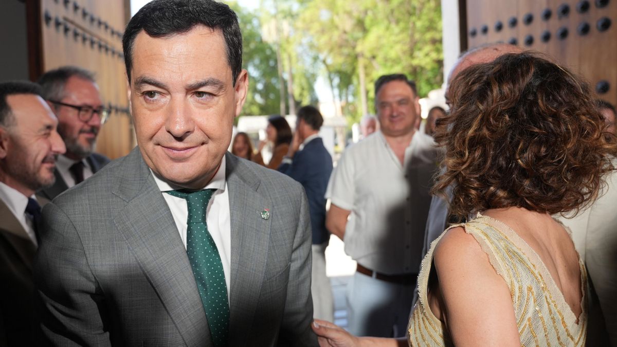 Moreno rinde el primer homenaje a Blas Infante tras pactar con Vox la derogación de la Ley andaluza de Memoria