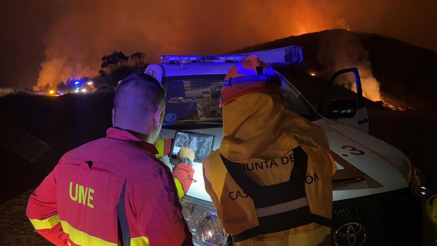 Cuatro miembros de la UME resultan heridos cuando trabajaban para sofocar el incendio de Yeres