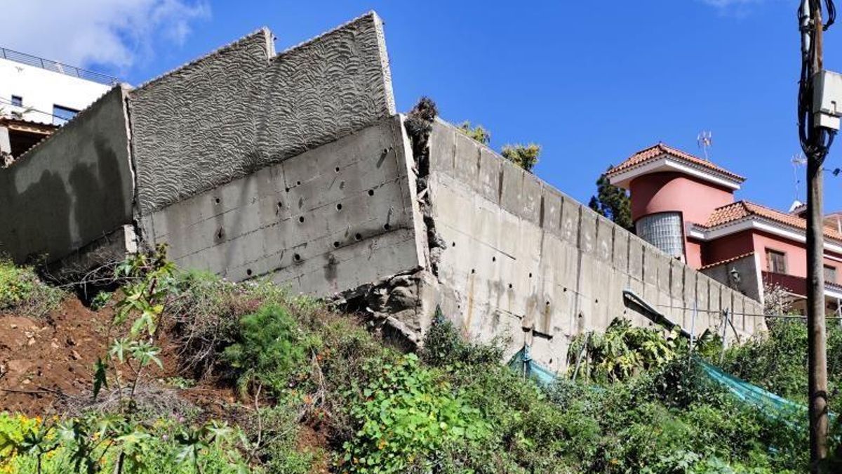 La demolición del muro de una vivienda en Teror cortará el tráfico en la GC-21