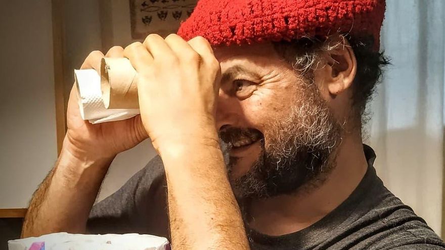 Carlos "Negro" Aguirre y un disco nuevo macerado entre guitarras: "Va siendo tiempo de una vida más armoniosa con la naturaleza"