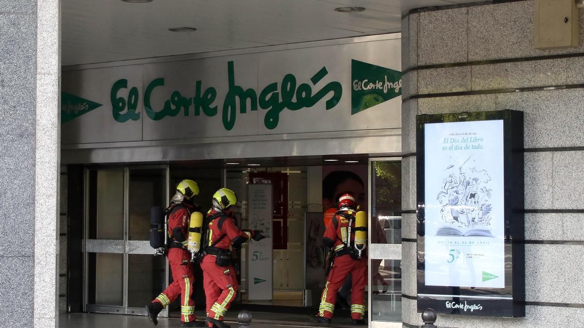 Simulacro de incendio en El Corte Inglés de León.
