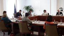El presidente Pedro Sánchez y los miembros del Gobierno durante el Consejo de Ministros extraordinario de este sábado