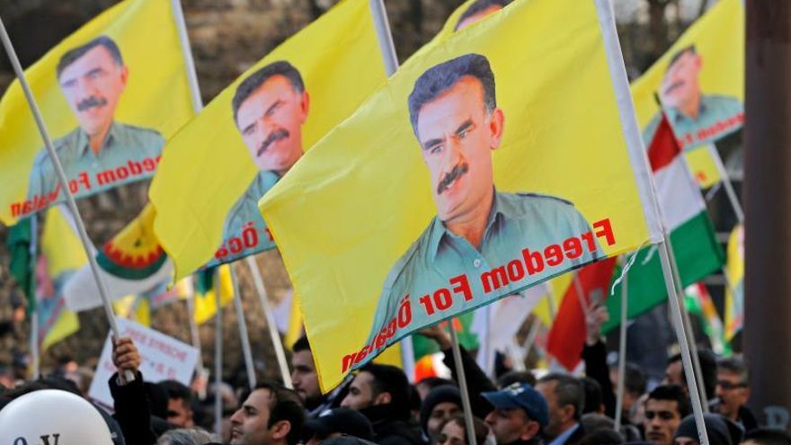El PKK anuncia un alto el fuego y un futuro desarme bajo dirección de su líder Abdullah Öcalan
