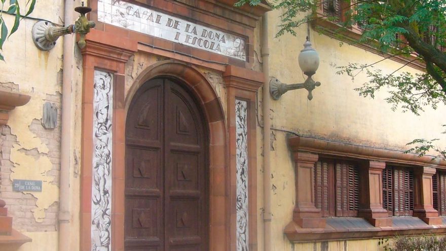 Esta colonia textil, en la que llegaron a vivir 700 personas, tuvo comercios, huertos, escuelas y hasta un pequeño teatro que imitaba al Liceu de Barcelona