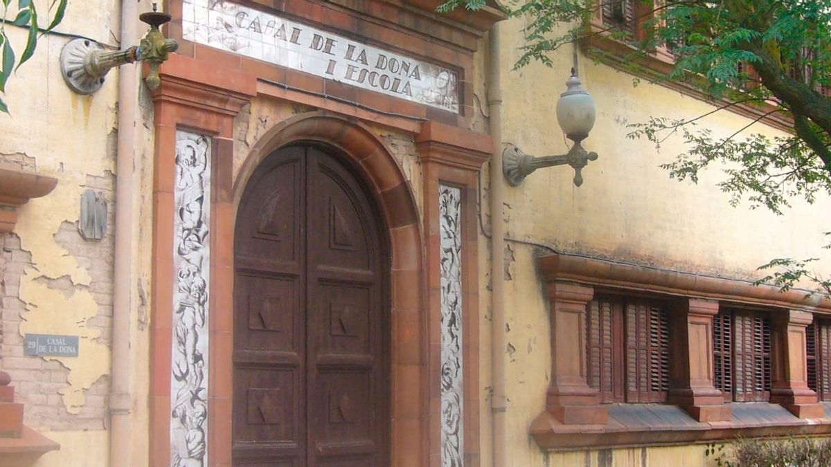 Esta colonia textil, en la que llegaron a vivir 700 personas, tuvo comercios, huertos, escuelas y hasta un pequeño teatro que imitaba al Liceu de Barcelona