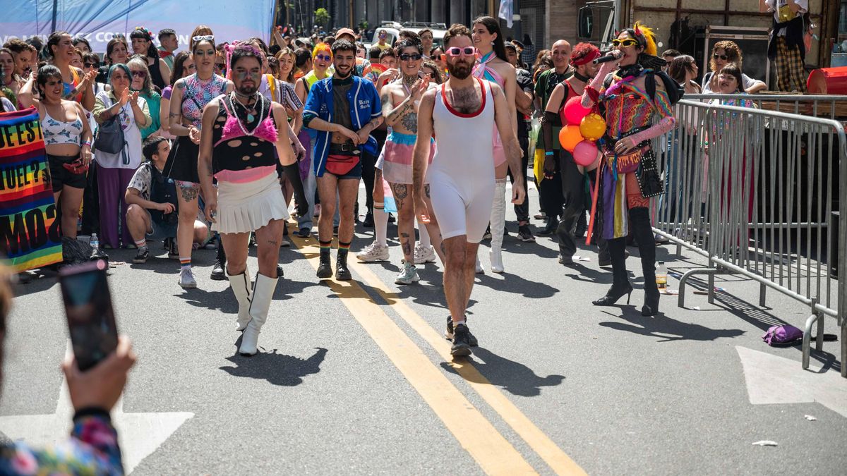 Sostener los tratamientos hormonales cuestan en torno a los 100 mil pesos por mes, dependiendo género, droga y tratamiento. Sin cobertura, muchas personas deben abandonar los procesos de reafirmación