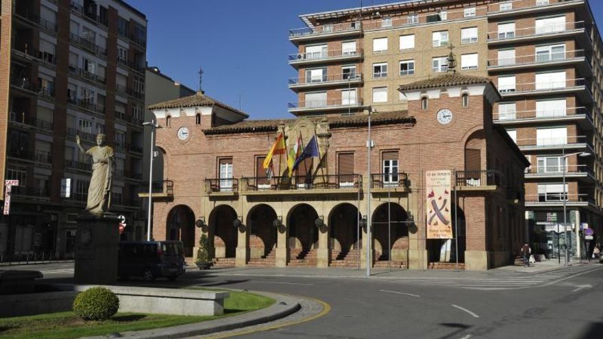 Calahorra mantiene los plenos los martes en contra de una sentencia judicial y un concejal del PSOE es expulsado por quejarse