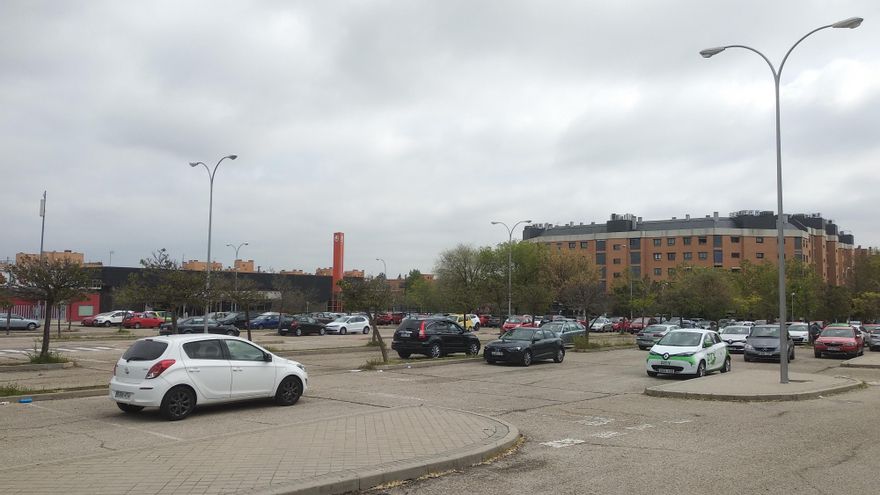 Aparcamiento de Aravaca junto a la estación de tren
