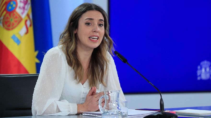 La ministra de Igualdad, Irene Montero , durante la rueda de prensa ofrecida tras la reunión del Consejo de Ministros, este martes en el Palacio de La Moncloa, en Madrid. EFE/ Fernando Alvarado