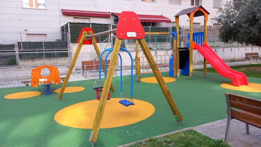 Villamediana instala un grupo de juegos infantiles en el parque de San Isidro