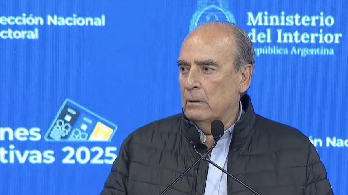 El jefe de Gabinete, Guillermo Francos, anunció resultados prohibidos por la justicia electoral.