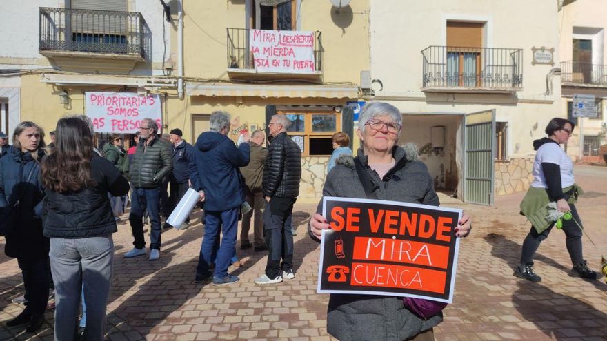 Protestas por la instalación de una planta de residuos en Mira, una de las localidades más afectadas por la DANA