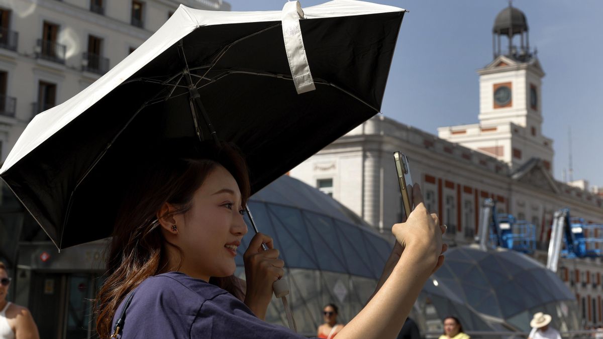 Turistas en la Puerta del Sol en Madrid.
