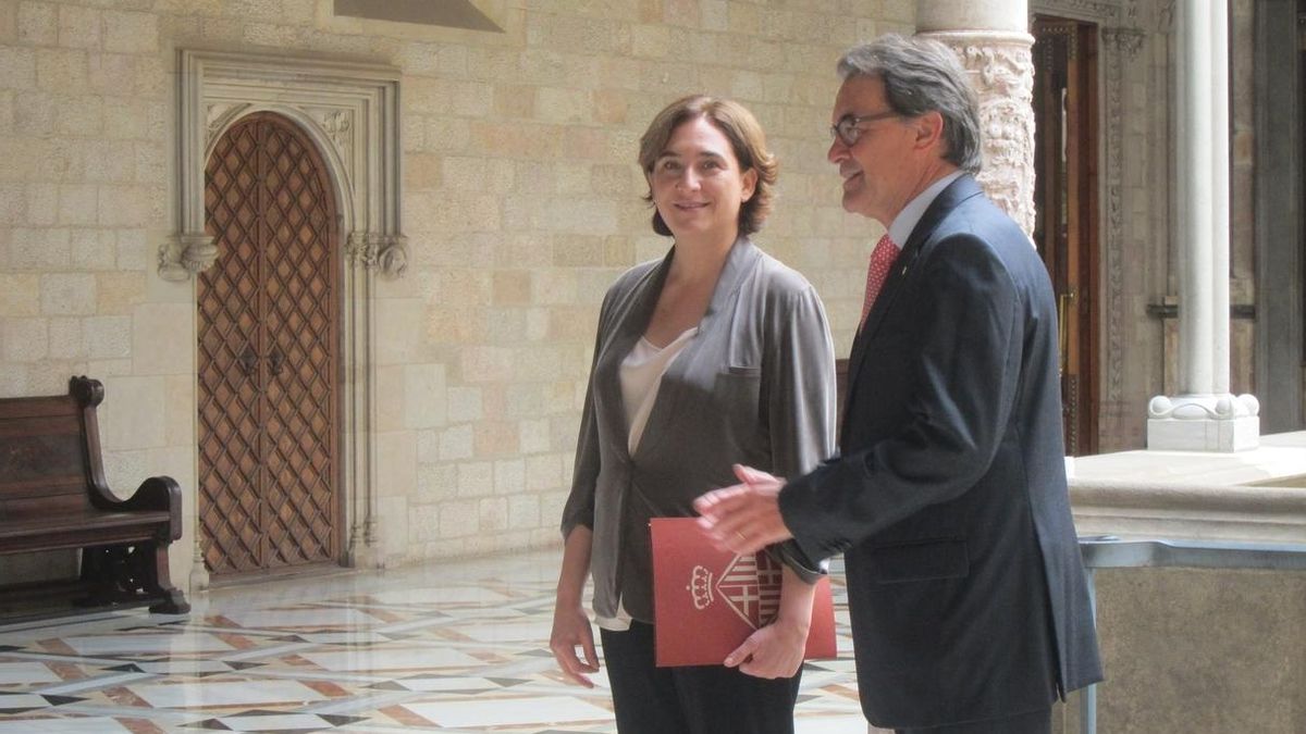 Mas reconoce ante Colau una deuda de 55 millones de euros con Barcelona