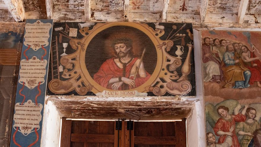 Algunas de las pinturas de la 'capilla sixtina' de Fuerteventura