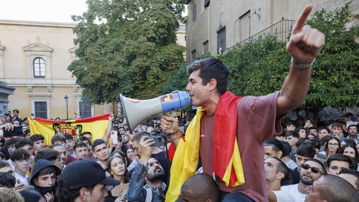 Miembros del PP salen en defensa de Vito Quiles tras su expulsión del Congreso y lo califican de "prensa libre"