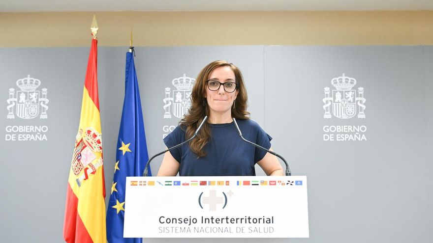 La ministra de Sanidad, Mónica García, durante una rueda de prensa para informar sobre las medidas de gestión pública adoptadas, a 22 de julio de 2026, en Madrid (España). Mónica García, comparece ante los medios de comunicación tras presidir el pleno del