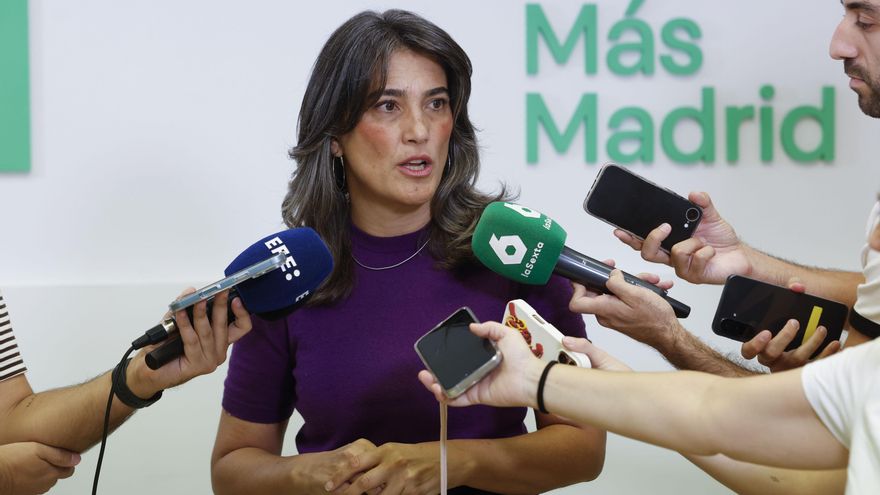 La portavoz de Mas Madrid en la Asamblea, Manuela Bergerot, en atiende a los medios este lunes en la sede del partido, en Madrid, donde ha hablado sobre las listas de espera del Hospital Ramón y Cajal. EFE/Javier Lizón