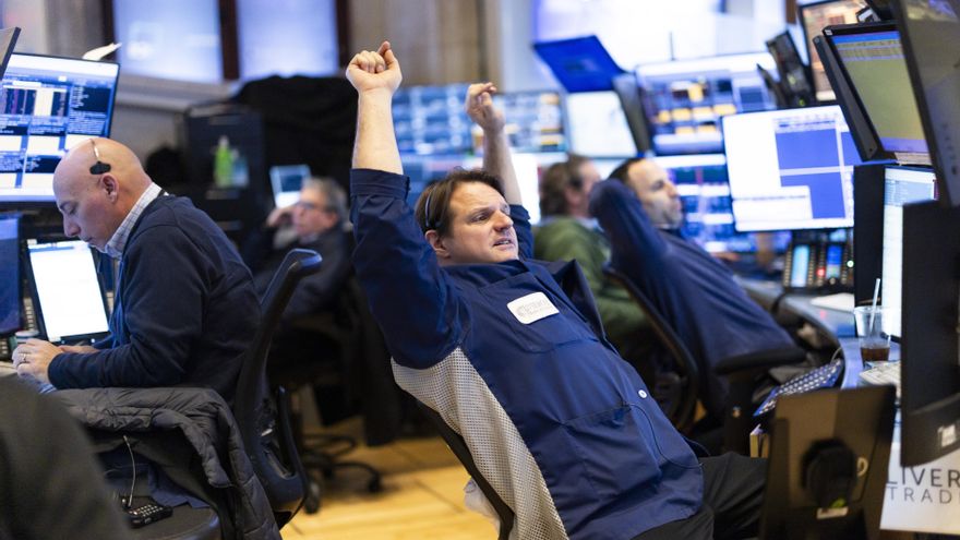 Wall Street cierra una semana de récord tras la rebaja de tipos en EE.UU.