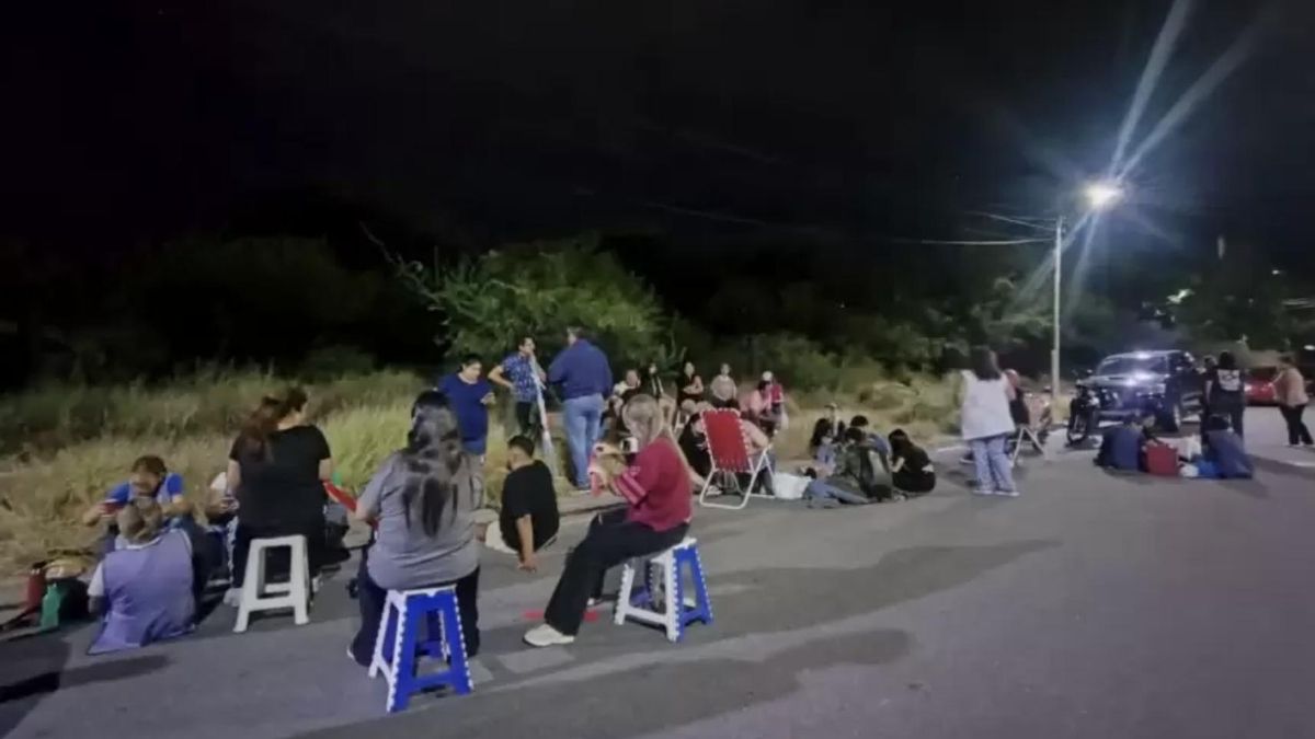 El acampe de los docentes catamarqueños, anoche.