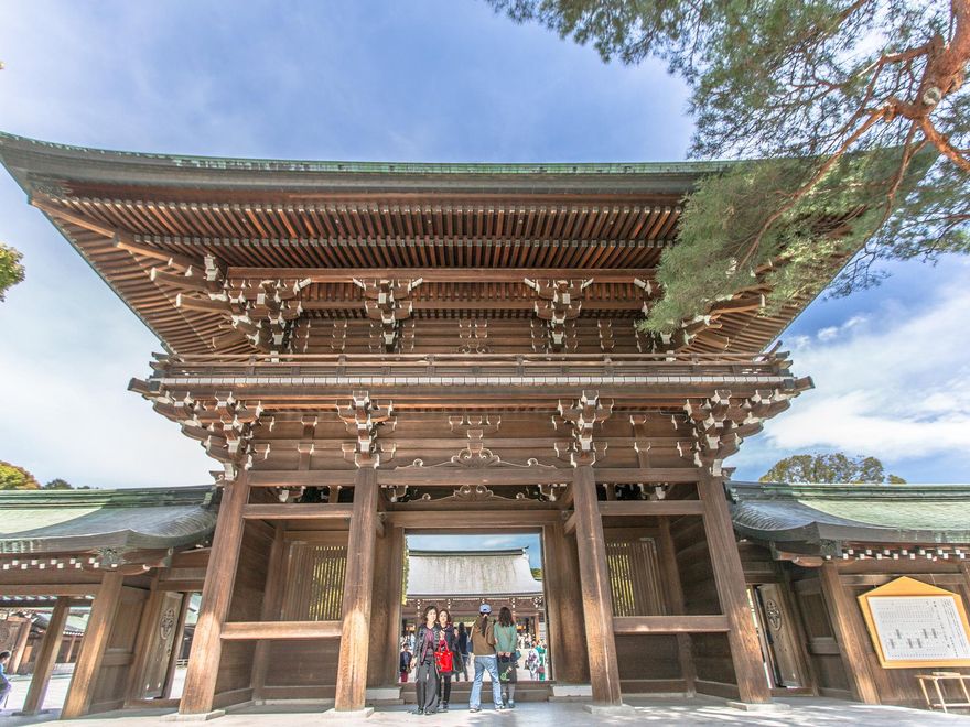 Puerta del Santuario Meiji. Este lugar suele servir de previa antes de pasar al famoso cruce de Shibuya.