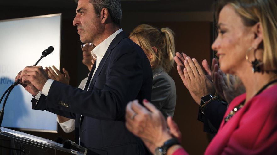 El candidato a la presidencia del Gobierno de Canarias por el Partido Popular, Manuel Domínguez (i), ha valorado en rueda de prensa junto con otros compañeros de su partido los resultados de las elecciones autonómicas y locales