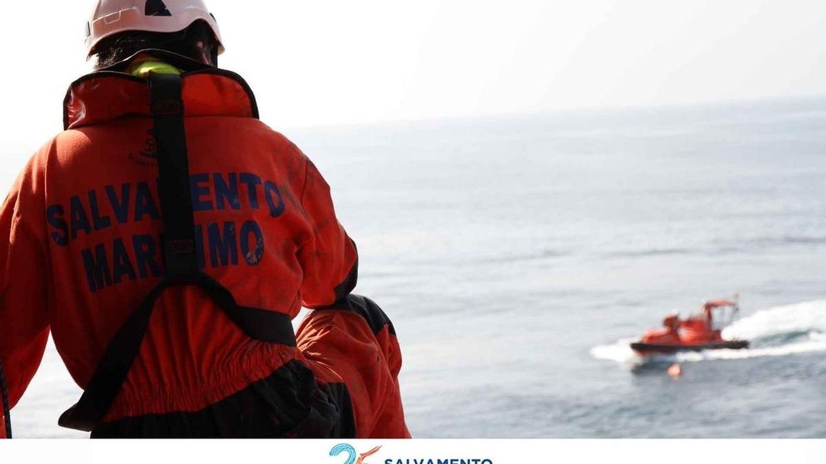 Rescatadas un total de 228 personas de cinco pateras en Alborán durante este martes