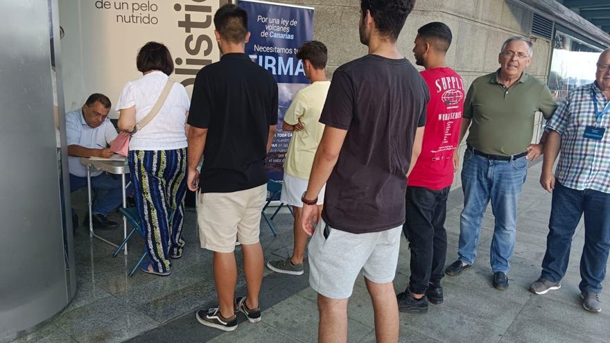 La Ley de Volcanes  de Canarias promovida por afectados por la erupción de La Palma ya tiene las 15.000 firmas necesarias para el trámite parlamentario