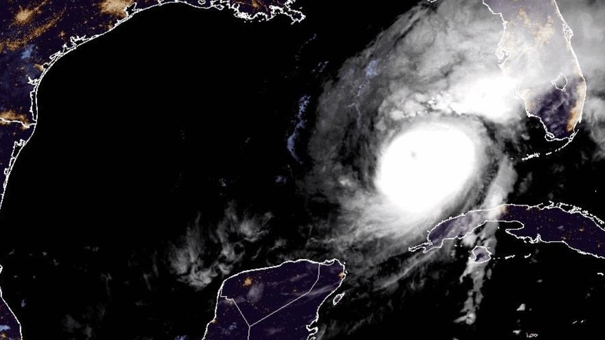 Anatomía de un huracán gigante: cómo ha alcanzado Milton la categoría 5 tan rápido y cuándo tocará tierra en Florida