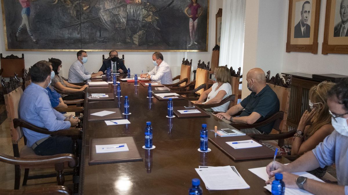 Reunión de la comisión Covid de la Diputación de Castelló.