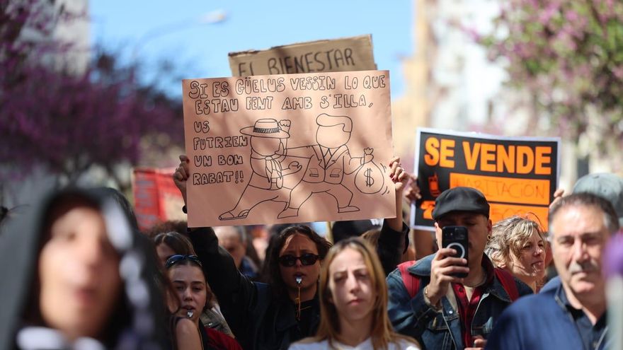 Los ciudadanos de Balears salen a las calles para acabar con el negocio de la vivienda: "Esto no es más que el principio"