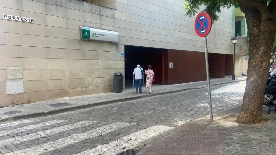 "Su médico está ejerciendo su derecho": citas a ciegas y pediatras que no aparecen un lunes de huelga médica en Sevilla