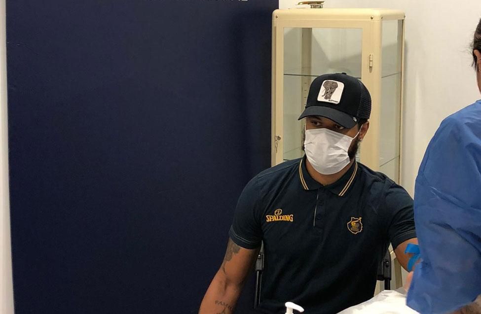 Los jugadores y técnicos del Herbalife Gran Canaria pasan las pruebas médicas antes de volver a entrenarse tras el confinamiento por la COVID-19