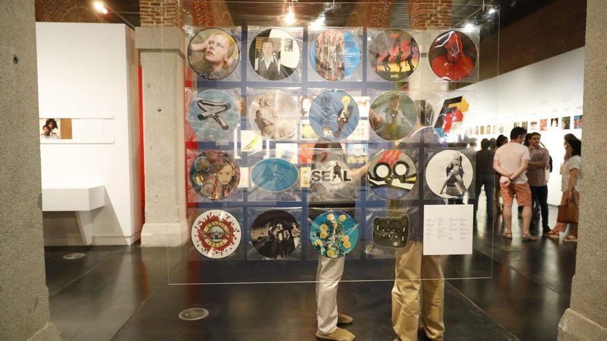 Elvis, los Beatles y Sara Montiel comparten sala en Conde Duque con sus vinilos