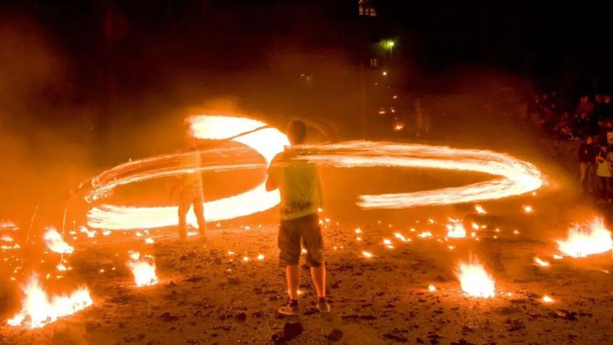 Ruedas de fuego en el aire.