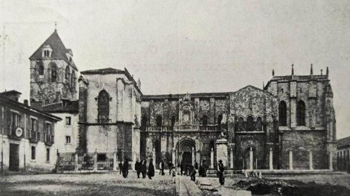 Imagen antigua de la plaza de San Isidoro, que fue usado por los franceses como cuartel.