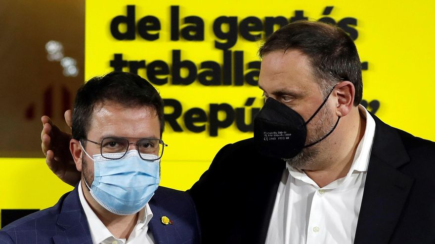 El candidato de ERC a la presidencia de la Generalitat, Pere Aragonès (i), y el presidente del partido, Oriol Junqueras. EFE/Alberto Estévez/Archivo
