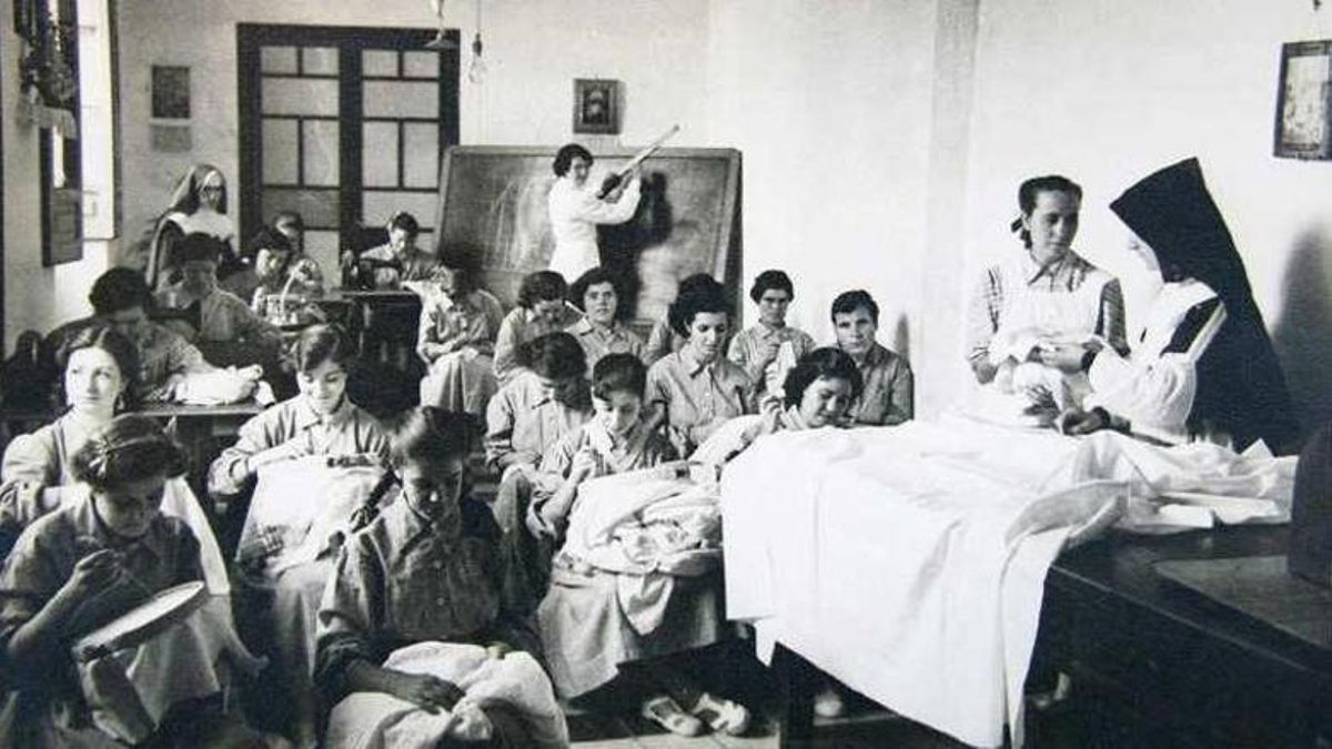 Taller del Patronato de Protección a la Mujer en Sevilla.