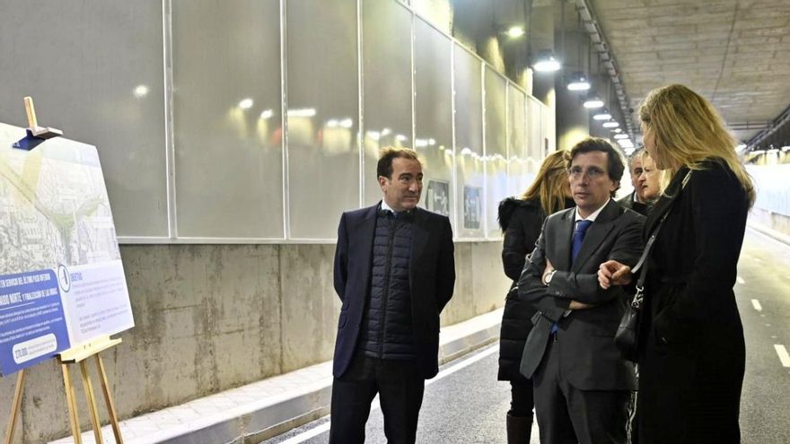 La empresa que eligió Almeida para hacer los pliegos de la A-5 entregó su trabajo el mismo día que se le adjudicó el contrato