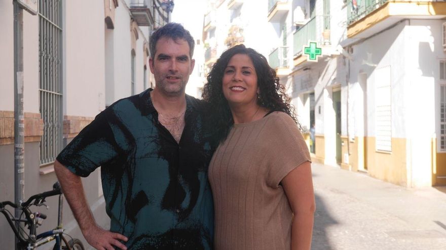 Sandra Heredia con el músico Curro Morales, de Califato 3/4, que cierra su lista.