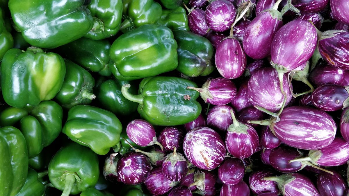 Tomates, pimientos o berenjenas: qué son las solanáceas y por qué son acusadas injustamente de provocar inflamación