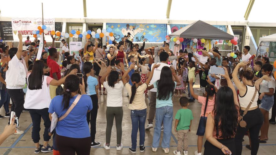 Niños migrantes celebran su día en fronteras norte y sur tras meses en la ruta migratoria